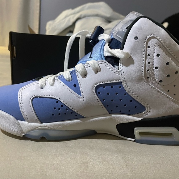 Jordan 6 Retro
UNC White - Picture 2 of 2